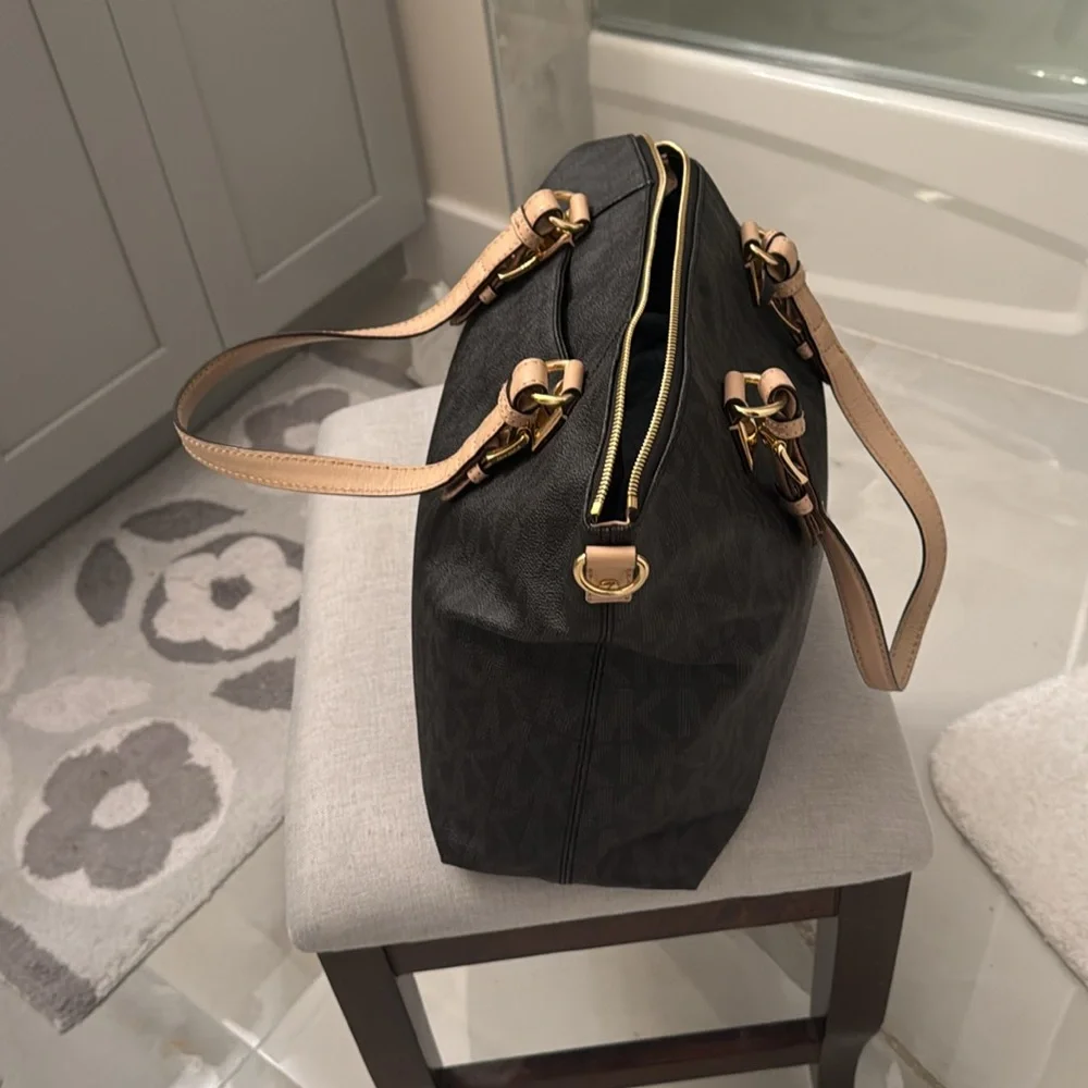 Michael Kors excellent